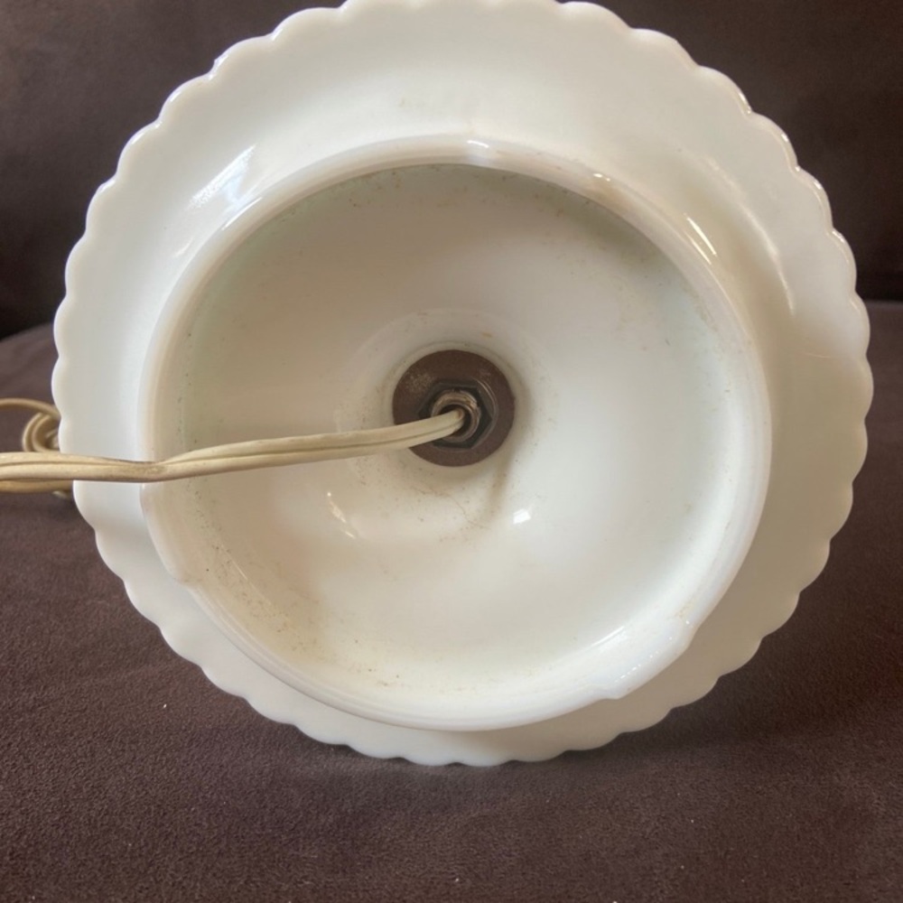 Vintage 1940’s Elegant Milk Glass Swirl Glass Lamp - Picture 6 of 6